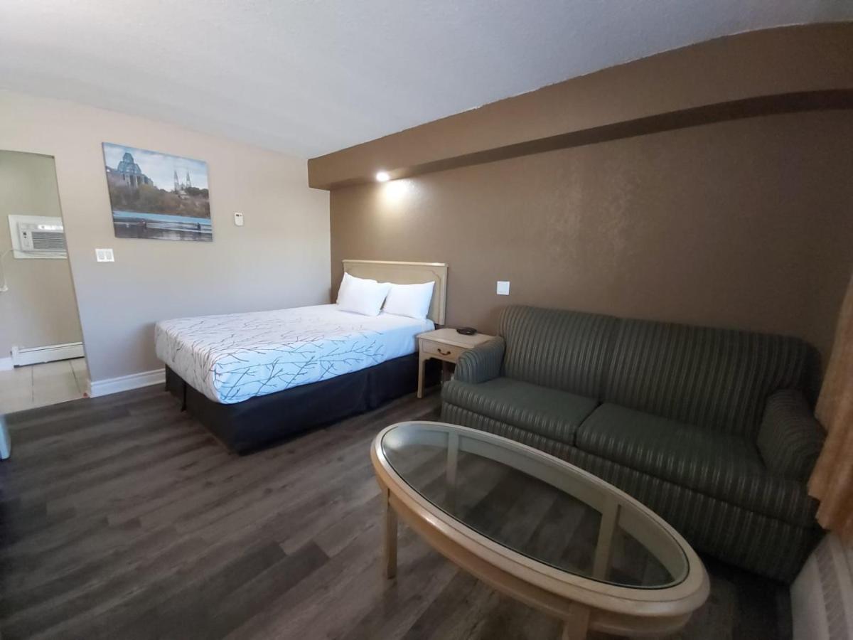 Arnprior Motor Inn Exterior photo