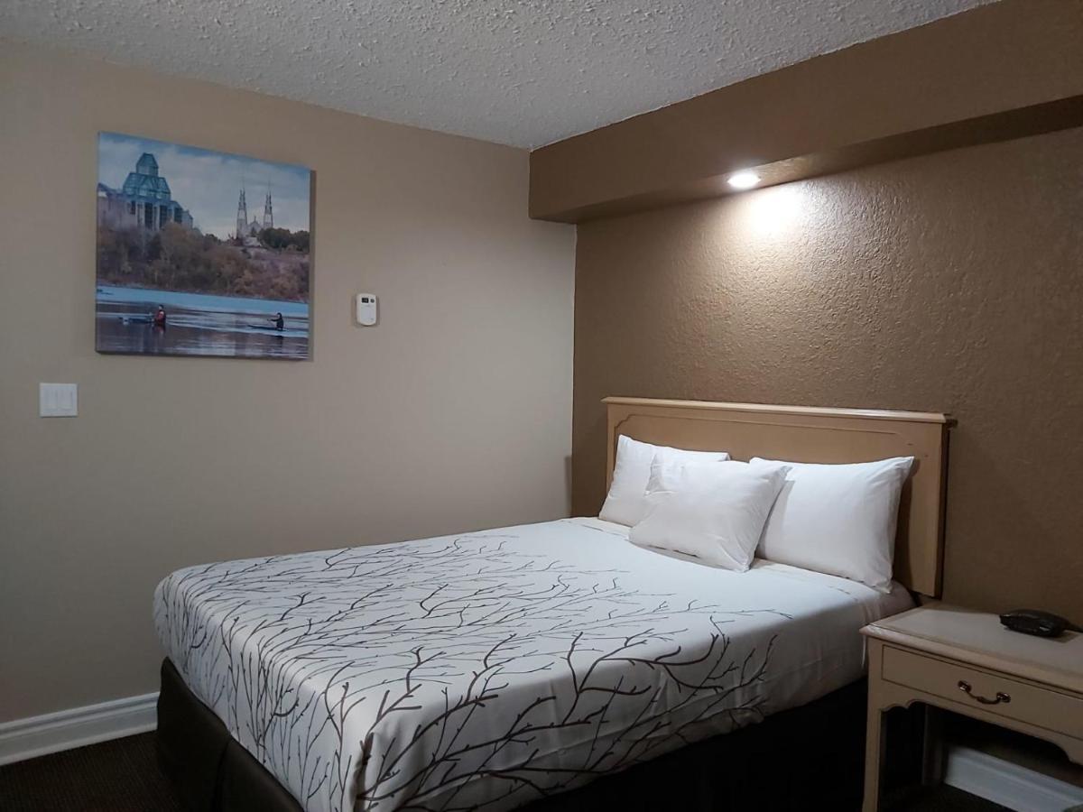 Arnprior Motor Inn Exterior photo