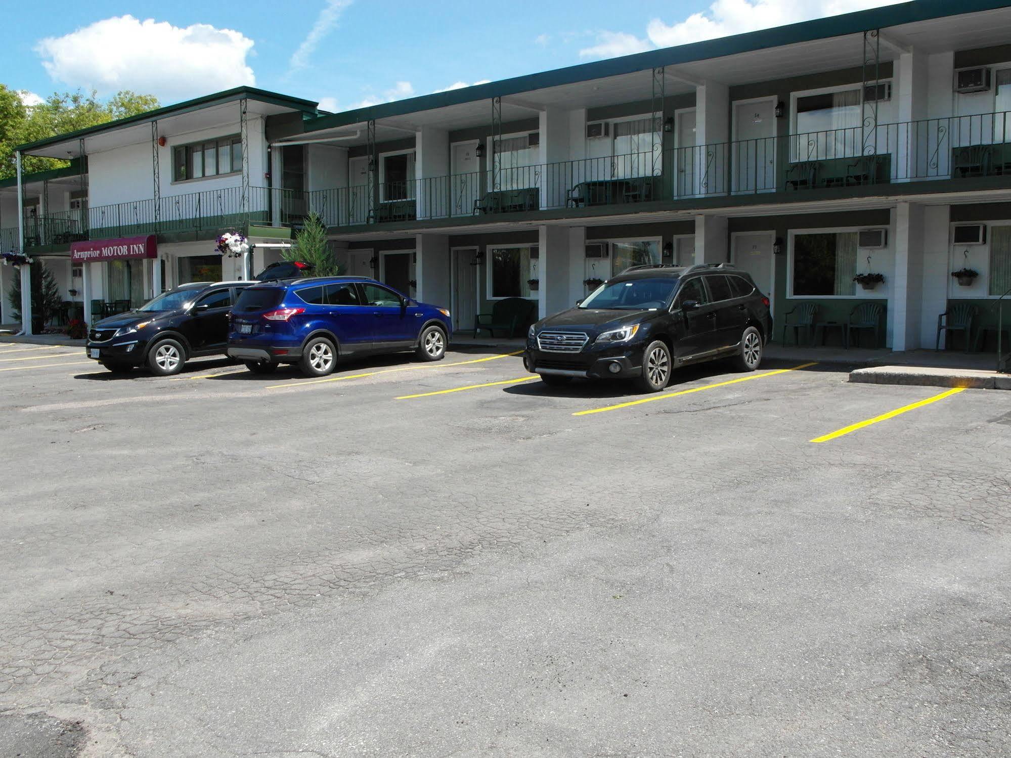 Arnprior Motor Inn Exterior photo